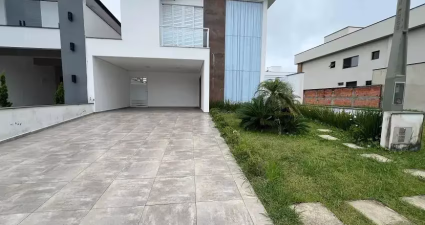 Casa nova com piscina em condominio fechado na praia