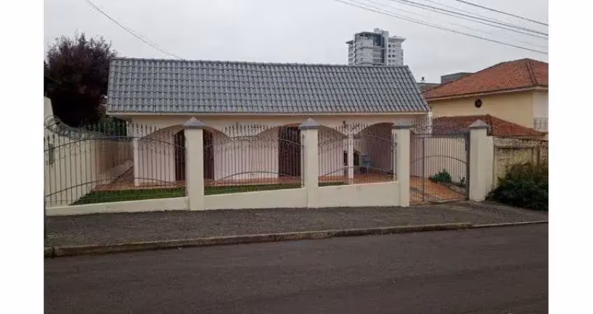 Casa com 3 quartos para alugar na Rua Herculano de Freitas, Jardim Carvalho, Ponta Grossa