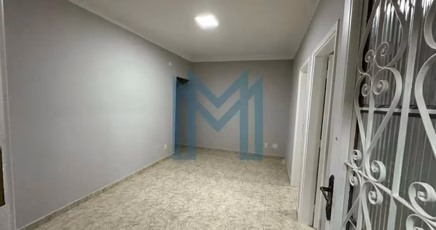 Apartamento térreo reformado e bem localizado com 2 dorms no macuco, santos/sp