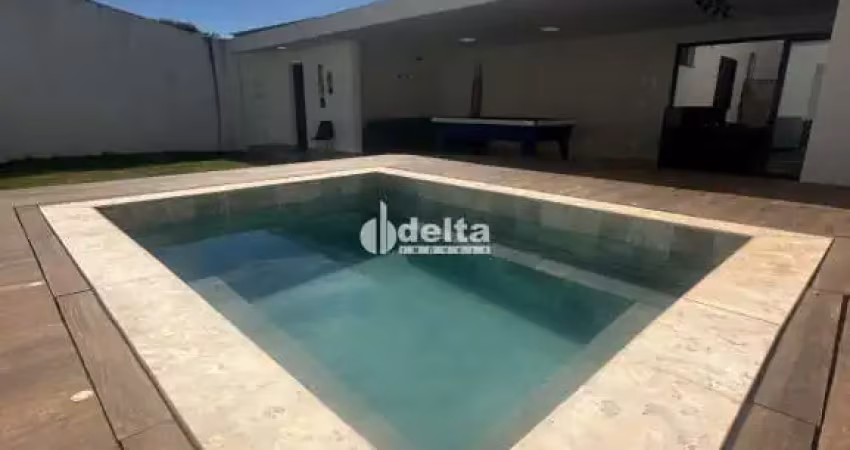 Casa residencial disponível para locação no bairro segismundo pereira em uberlândia-mg.