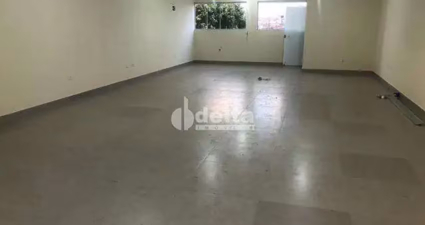 Sala disponível para locação no bairro santa rosa em uberlândia-mg