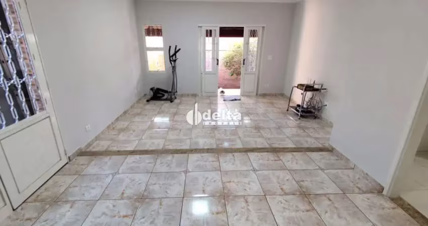 Casa residencial disponível para locação e venda no bairro lidice em uberlândia-mg.