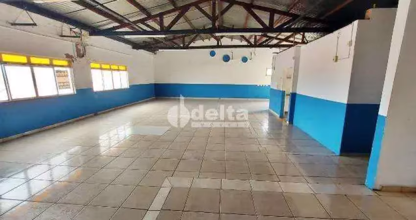 Casa comercial disponível para locação no bairro tabajaras em uberlândia-mg