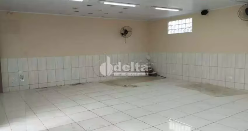 Casa disponível para venda e locação no bairro lagoinha, em uberlândia-mg.