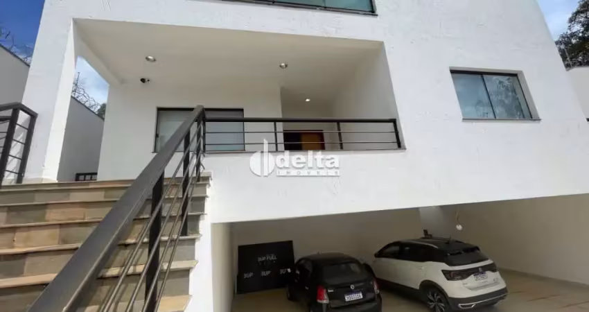 Casa residencial ou comercial com 500m² de área construída, city uberlândia.