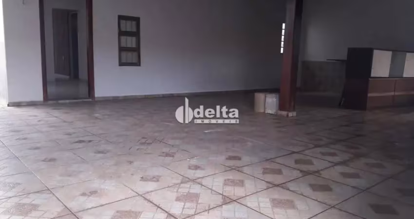 Casa em condomínio disponível para locação no bairro jardim holanda em uberlândia-mg