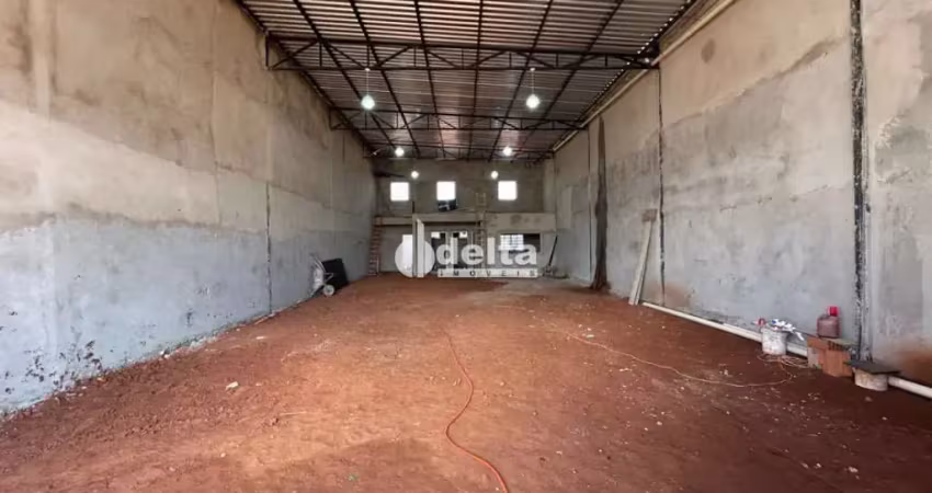 Galpão disponível para locação no bairro loteamento luizote iv em uberlândia-mg.