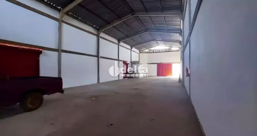 Galpão disponível para locação no bairro marta helena em uberlândia-mg