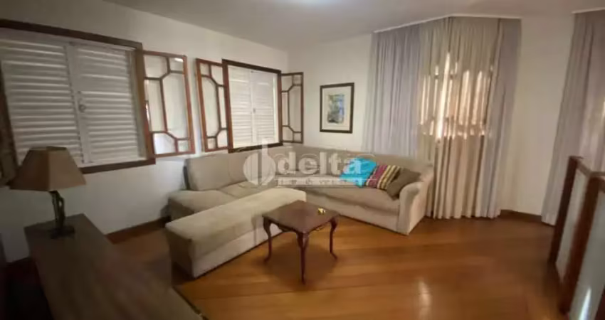 Casa comercial disponível para locação no bairro brasil em uberlândia-mg.