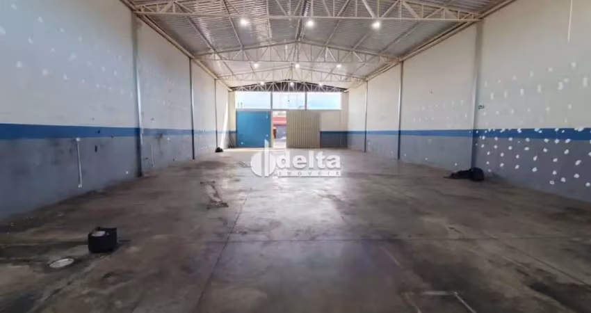 Galpão disponível para locação no bairro vila saraiva em uberlândia-mg.