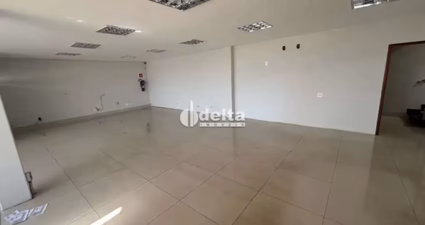 Loja disponível para locação no bairro custódio pereira em uberlândia-mg