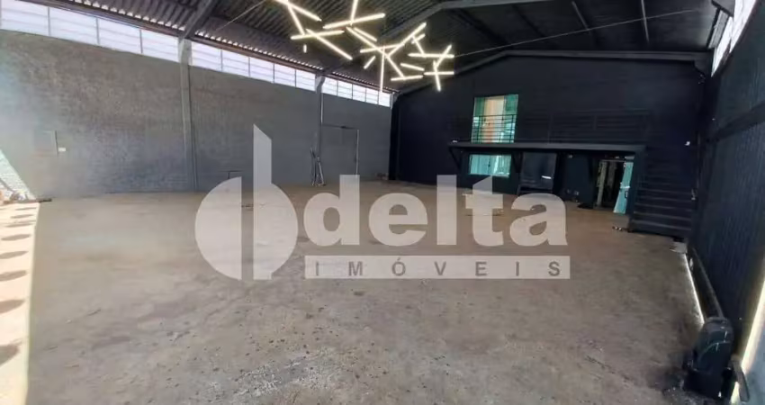 Galpão disponível para locação no bairro umuarama em uberlândia-mg