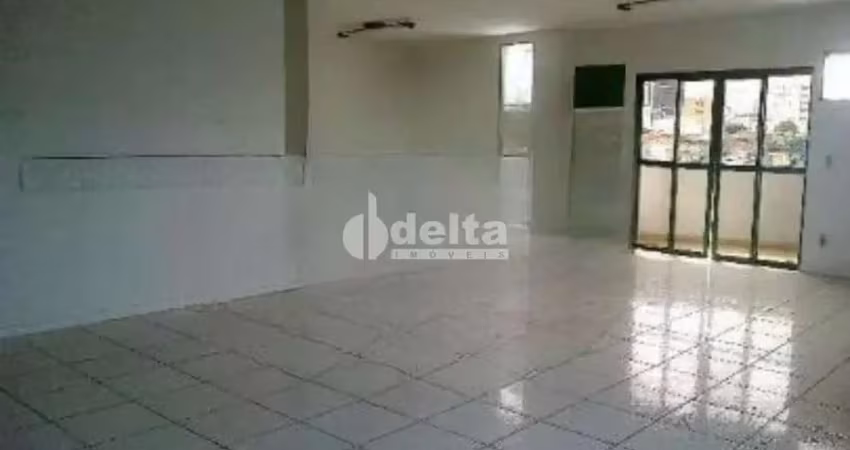 Prédio disponível para aluguel no bairro lidice em uberlândia-mg