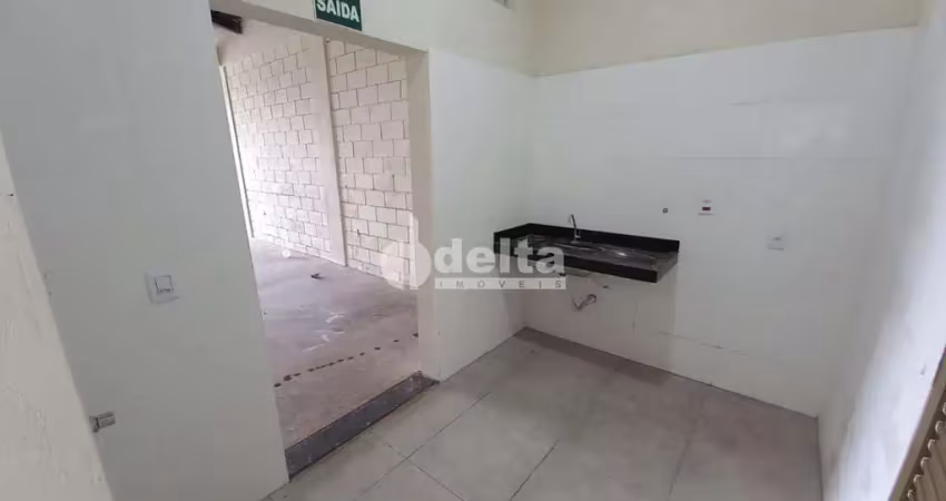 Loja disponível para locação no bairro fruta do conde em uberlândia-mg.