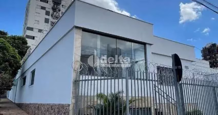 Casa comercial disponível para locação no bairro osvaldo rezende em uberlândia-mg