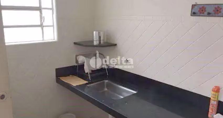 Casa comercial disponível para locação no bairro martins em uberlândia-mg