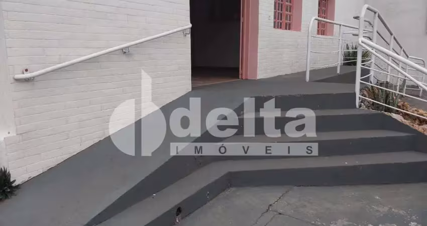 Casa comercial disponível para locação no bairro centro em uberlândia-mg