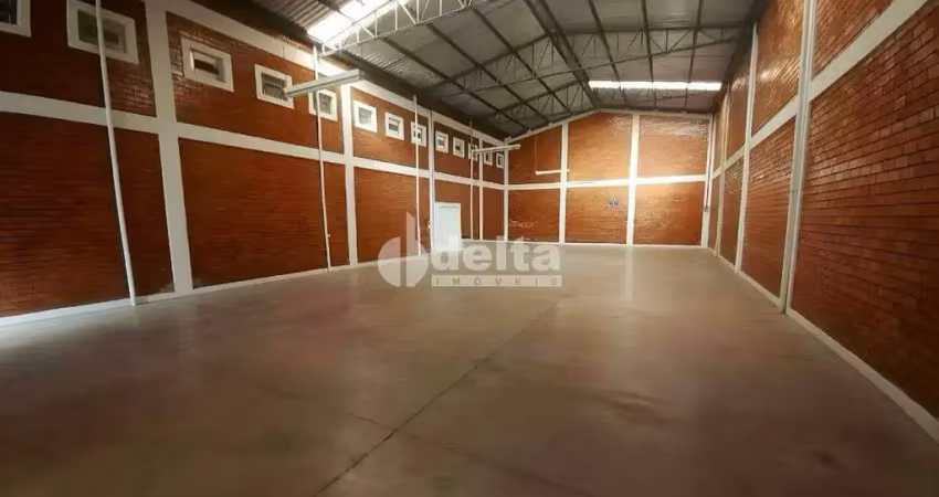Galpão comercial disponível para locação no bairro tibery em uberlândia-mg