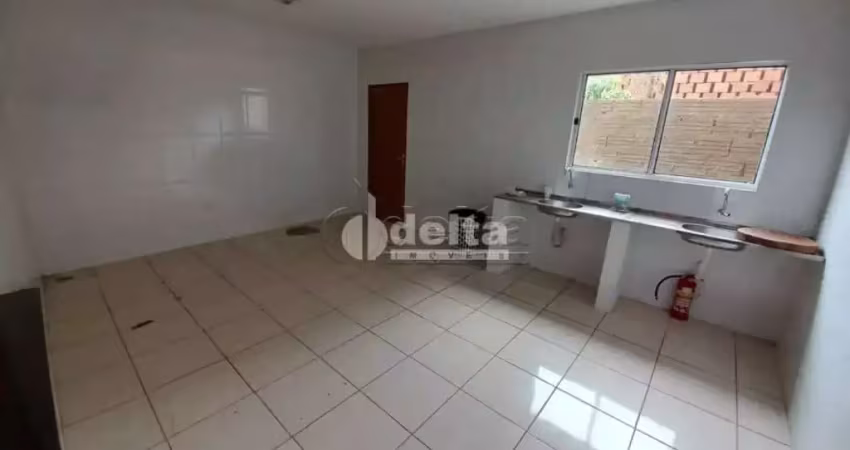 Galpão disponível para locação no bairro tibery em uberlândia-mg.