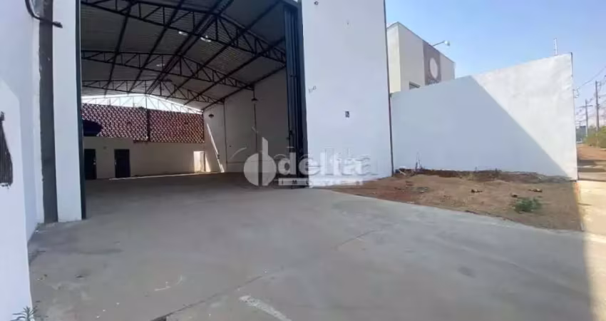 Galpão disponível para locação no bairro granada em uberlândia-mg.
