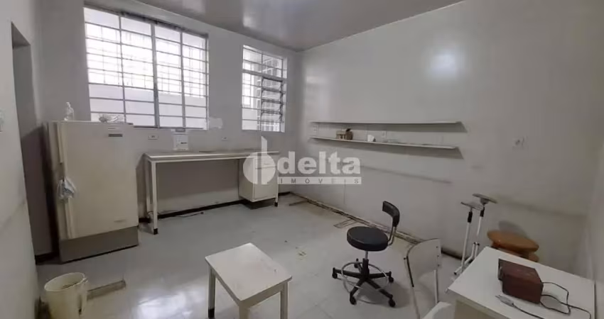Casa comercial disponível para locação no bairro centro em uberlândia-mg