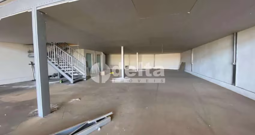 Loja disponível para locação no bairro santa mônica em uberlândia-mg.