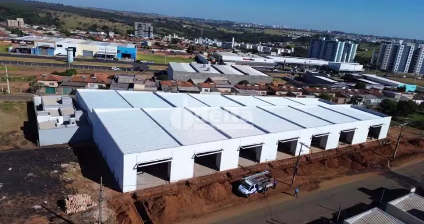 Galpão comercial disponível para locação no bairro shopping park em uberlândia-mg