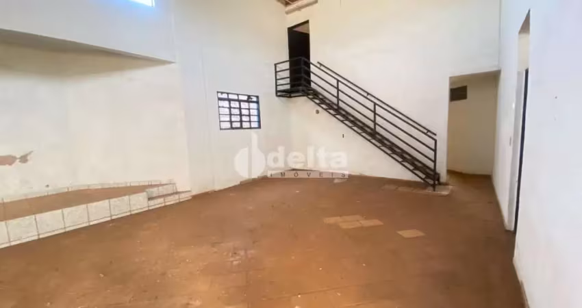 Galpão disponível para locação no bairro segismundo pereira em uberlândia-mg