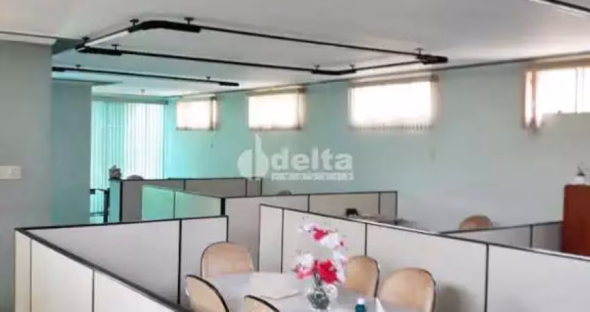 Galpão disponível para locação no bairro chácaras tubalina e quartel em uberlândia-mg