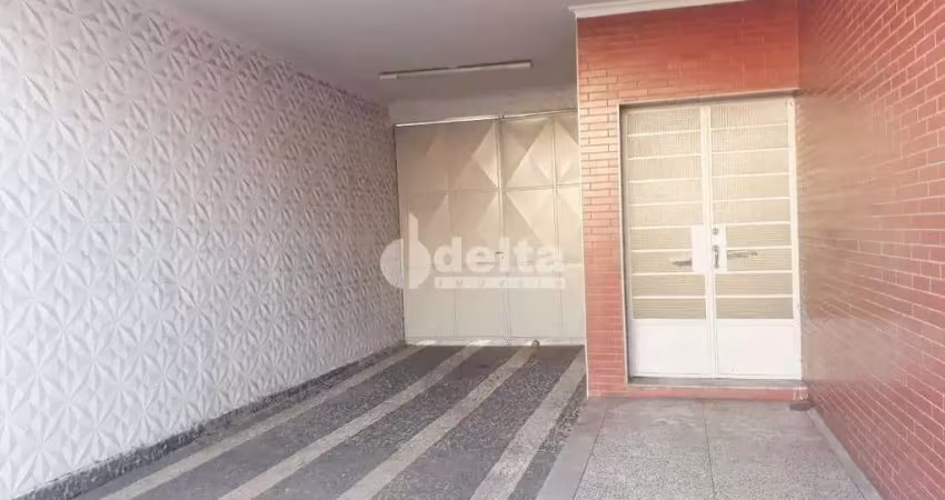 Casa comercial disponível para locação no bairro centro em uberlândia-mg