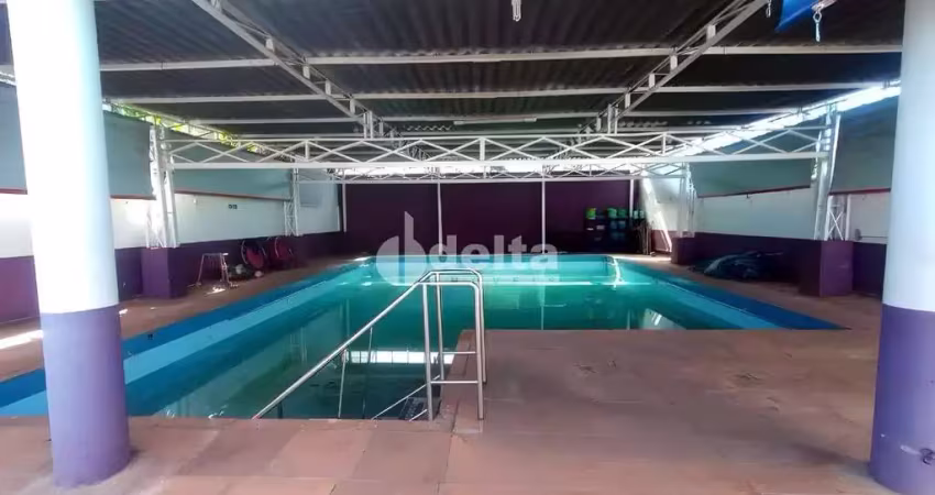 Casa comercial disponível para locação no bairro brasil em uberlândia-mg