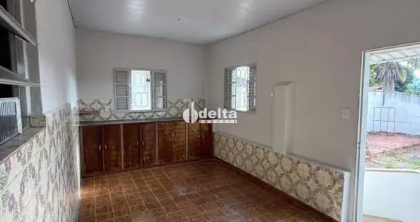 Casa residencial disponível para locação e venda no bairro jaraguá uberlândia-mg.