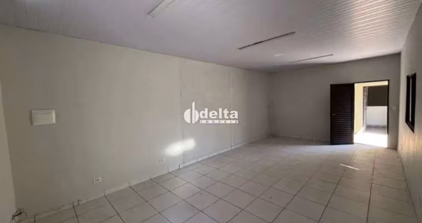 Casa residencial disponível para locação no bairro osvaldo rezende em uberlândia-mg.
