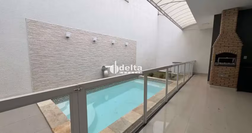 Casa em condomínio disponível para venda no bairro granja marileusa em uberlândia-mg.