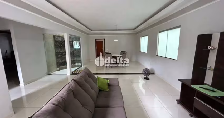 Casa residencial disponível para locação e venda no bairro santa mônica em uberlândia-mg