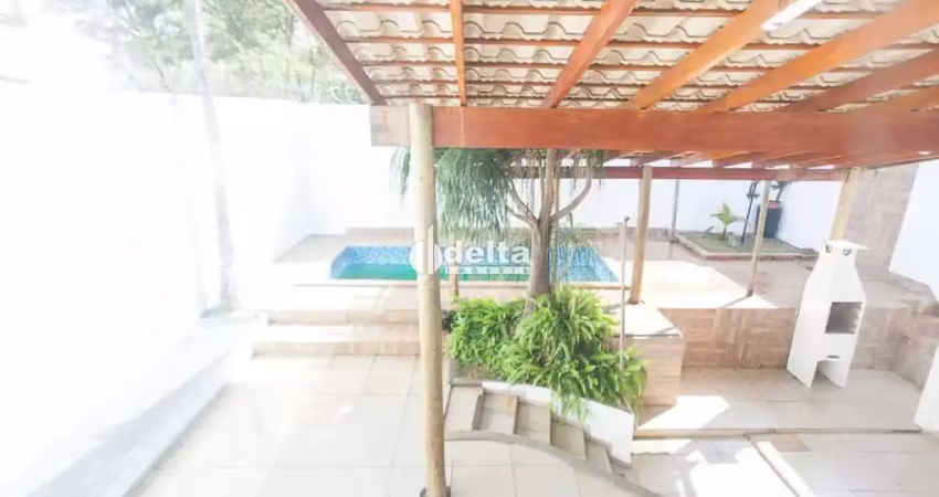 Casa residencial disponível para locação no bairro jardim karaíba em uberlândia-mg.