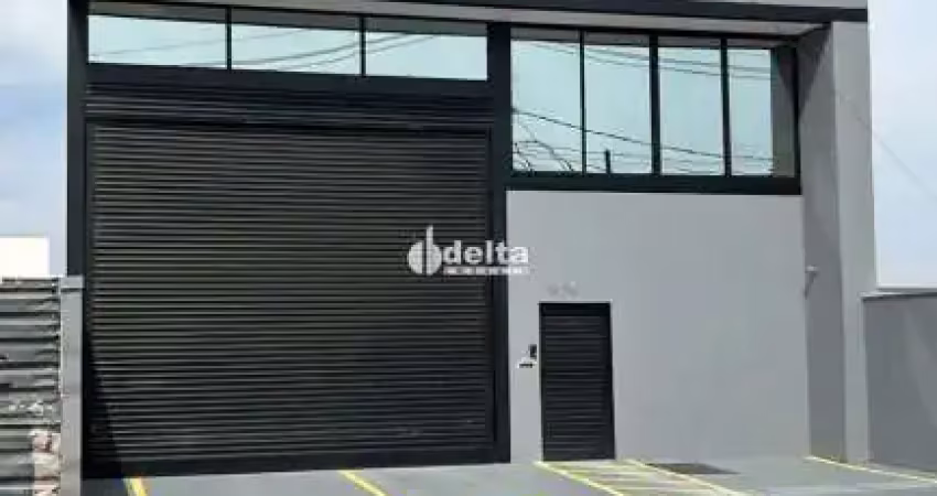 Galpão disponível para locação no bairro alto umuarama em uberlândia-mg.