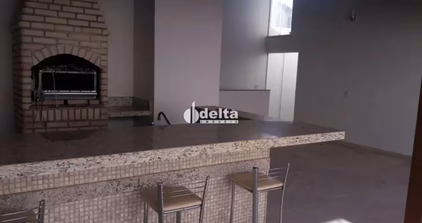 Casa residencial com 4 quartos disponível para locação no bairro santa mônica em uberlândia-mg.