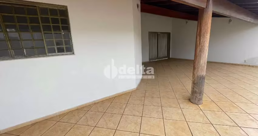 Casa residencial com 3 quartos, sendo 1 suíte, disponível para locação no bairro santa luzia em uberlândia-mg
