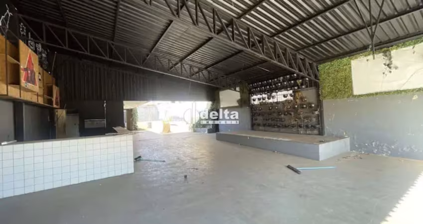 Galpão disponível para locação no bairro santa mônica em uberlândia-mg.
