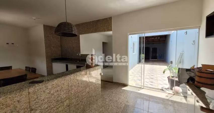Casa residencial com 3 quartos, disponível para locação no bairro shopping park em uberlândia-mg