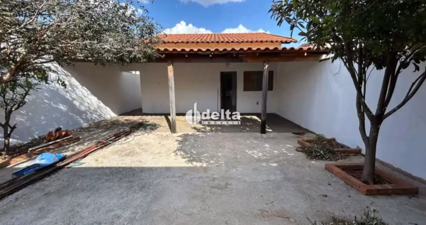 Casa residencial com 2 quartos sendo 1 suíte disponível para locação no bairro marta helena em uberlândia-mg.
