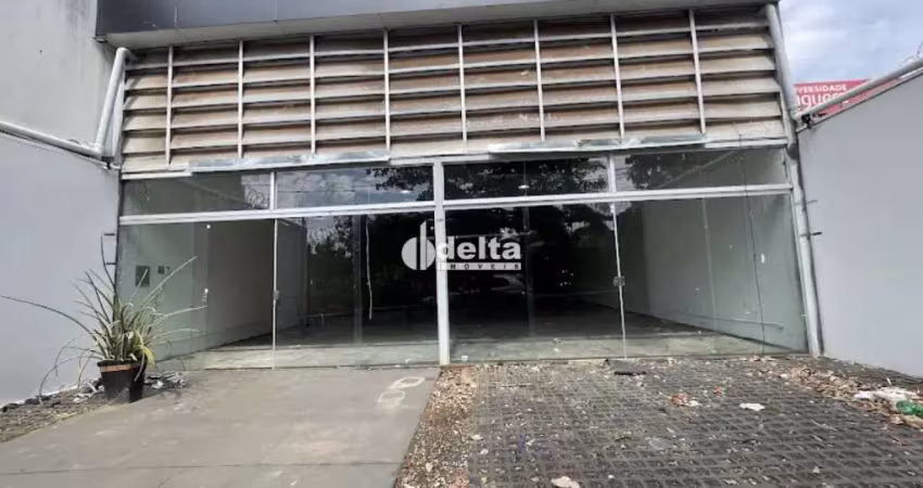 Galpão disponível para locação no bairro presidente roosevelt em uberlândia-mg.