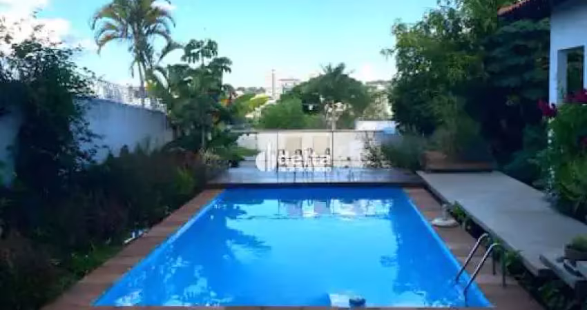 Casa residencial com 4 suítes e piscina disponível para locação e venda bairro cidade jardim em uberlândia-mg.