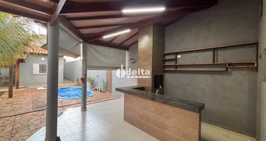 Casa residencial 2 quartos e piscina disponível para locação no bairro shopping park em uberlândia-mg.