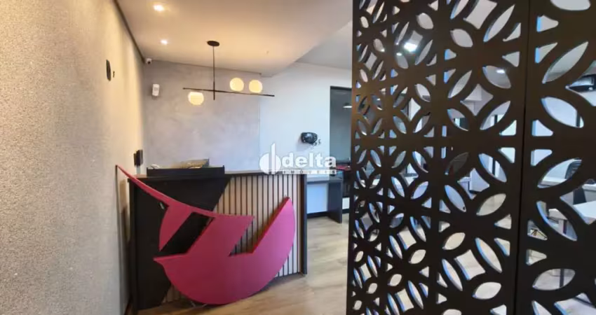 Casa comercial mobiliada com 9 salas disponível para locação no bairro segismundo pereira em uberlândia - mg.