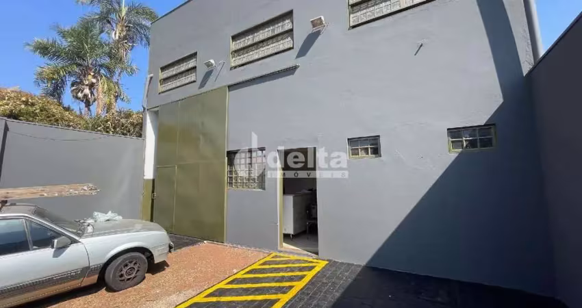 Galpão disponível para locação no bairro martins em uberlândia - mg.