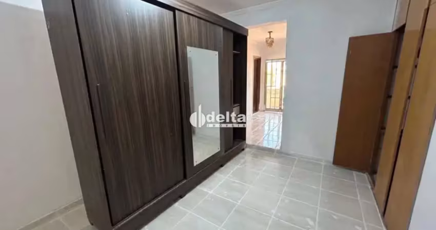 Casa residencial com 5 quartos sendo 2 suíte disponível para locação no bairro brasil em uberlândia - mg