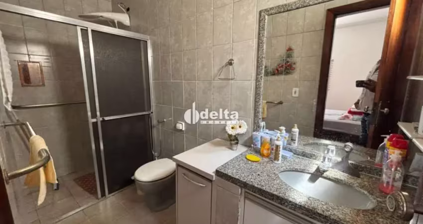 Casa residencial de 4 quartos sendo 1 suíte disponível para locação no bairro santa mônica em uberlândia - mg.