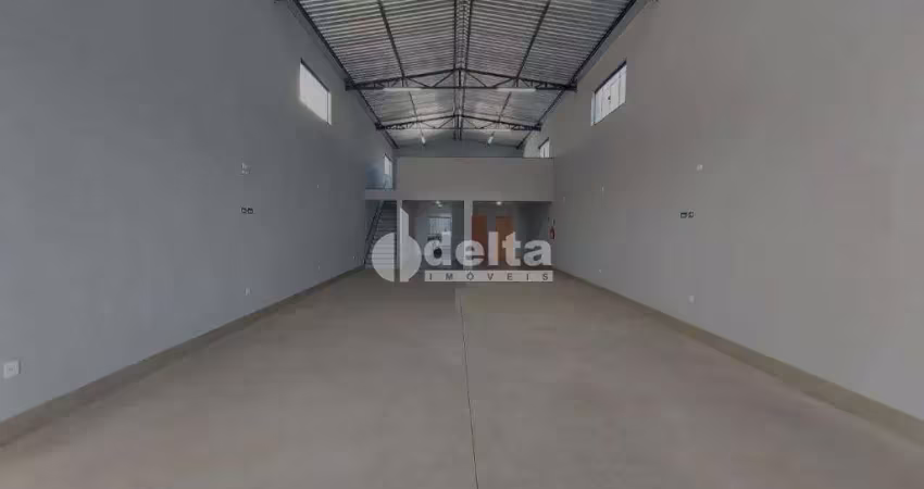 Galpão de aproximadamente 177m² de vão livre disponível para locação no bairro alto umuarama em uberlândia-mg